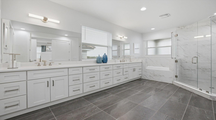 Kissimmee, Florida 34747, 6 Bedroom Bedrooms, ,6 Bathroombathrooms,Residential,For Sale,Castle Pines,0,Mfro6444039