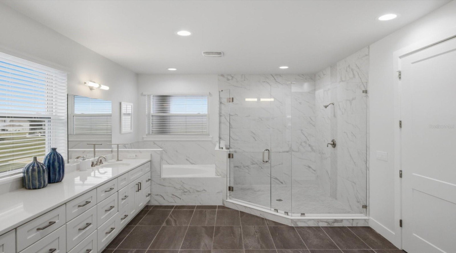 Kissimmee, Florida 34747, 6 Bedroom Bedrooms, ,6 Bathroombathrooms,Residential,For Sale,Castle Pines,0,Mfro6444039