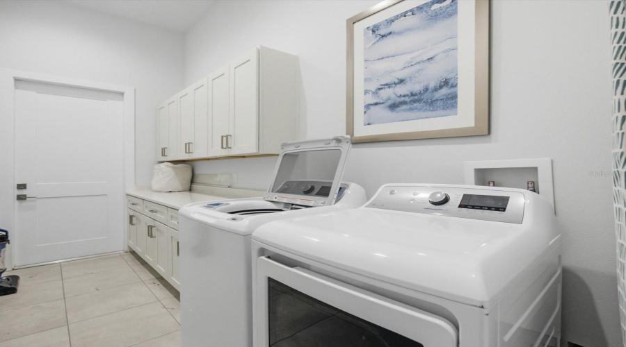 Kissimmee, Florida 34747, 6 Bedroom Bedrooms, ,6 Bathroombathrooms,Residential,For Sale,Castle Pines,0,Mfro6444039