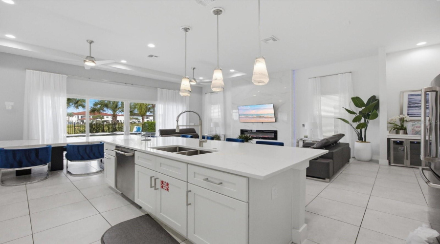Kissimmee, Florida 34747, 6 Bedroom Bedrooms, ,6 Bathroombathrooms,Residential,For Sale,Castle Pines,0,Mfro6444039