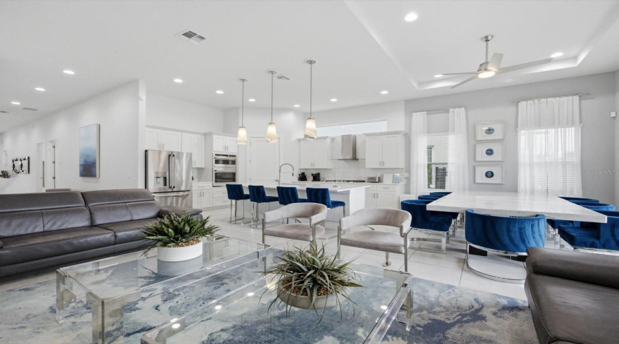Kissimmee, Florida 34747, 6 Bedroom Bedrooms, ,6 Bathroombathrooms,Residential,For Sale,Castle Pines,0,Mfro6444039