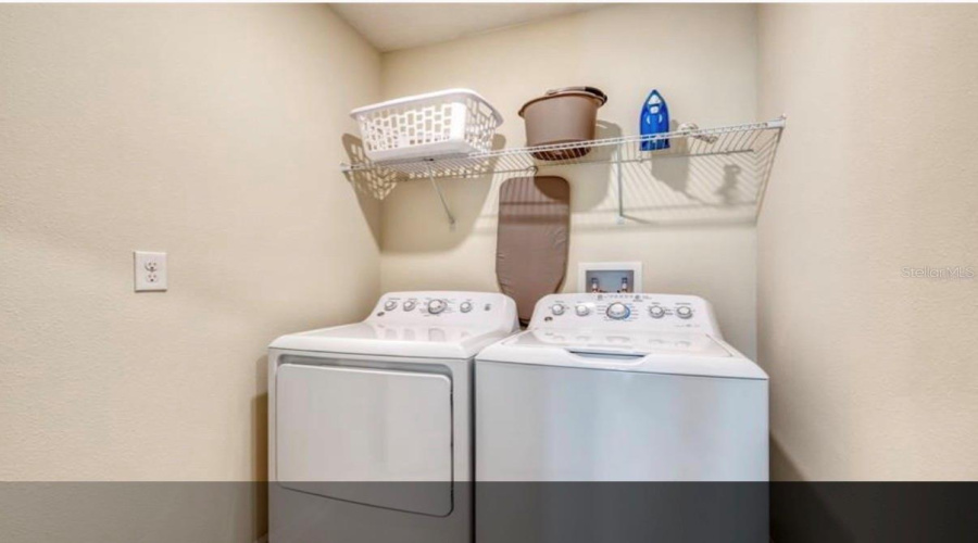 Davenport, Florida 33896, 2 Bedroom Bedrooms, ,2 Bathroombathrooms,Residential,For Sale,Drop,0,Mfro6445050