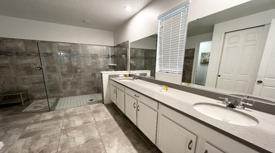 Kissimmee, Florida 34747, 7 Bedroom Bedrooms, ,4 Bathroombathrooms,Residential,For Sale,Amelia Downs,0,Mfrtb8552137