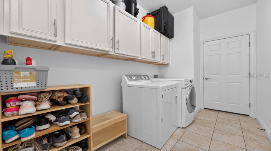 Davenport, Florida 33897, 5 Bedroom Bedrooms, ,4 Bathroombathrooms,Residential,For Sale,Andover,0,Mfrs5159046