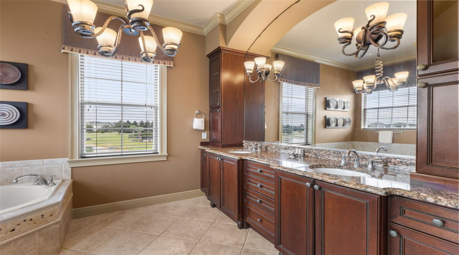 Kissimmee, Florida 34747, 4 Bedroom Bedrooms, ,4 Bathroombathrooms,Residential,For Sale,Golden Bear,0,Mfro6448077