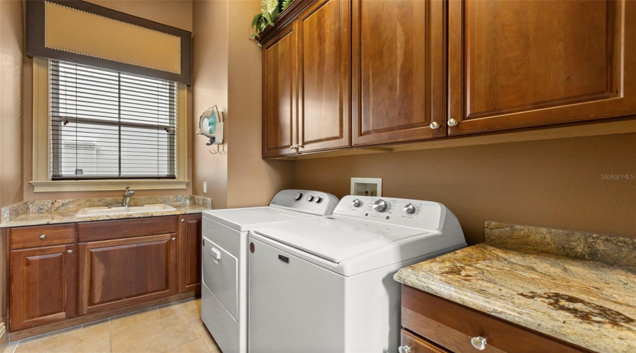Kissimmee, Florida 34747, 4 Bedroom Bedrooms, ,4 Bathroombathrooms,Residential,For Sale,Golden Bear,0,Mfro6448077