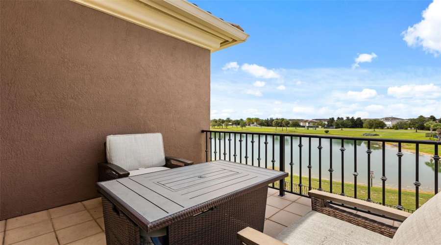 Kissimmee, Florida 34747, 4 Bedroom Bedrooms, ,4 Bathroombathrooms,Residential,For Sale,Golden Bear,0,Mfro6448077