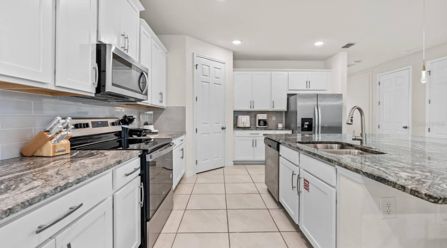 Kissimmee, Florida 34747, 7 Bedroom Bedrooms, ,6 Bathroombathrooms,Residential,For Sale,Coconut Breeze,0,Mfro6448034