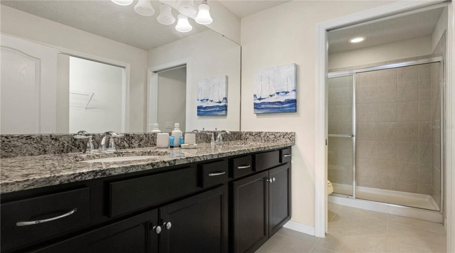 Kissimmee, Florida 34747, 5 Bedroom Bedrooms, ,4 Bathroombathrooms,Residential,For Sale,Dubai,0,Mfro6447912