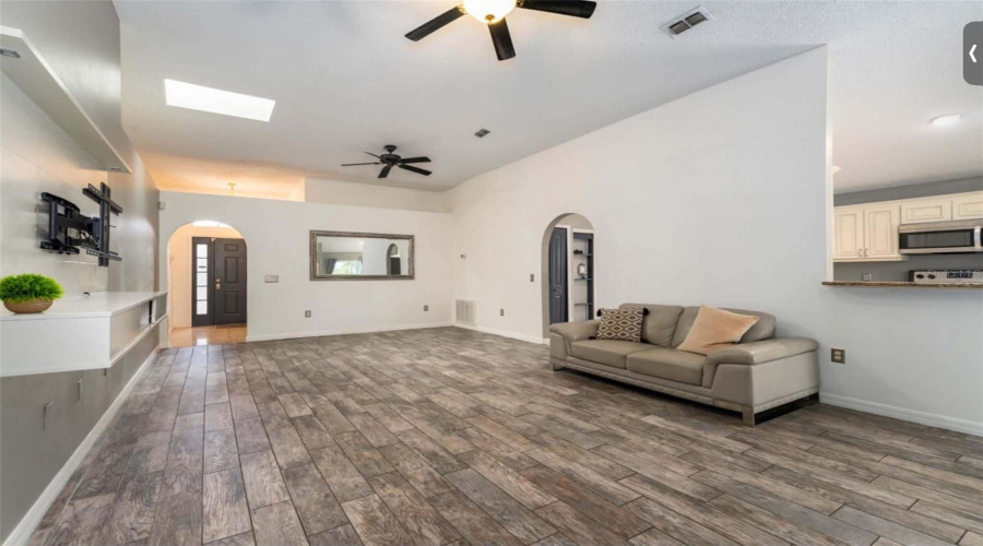 Davenport, Florida 33897, 4 Bedroom Bedrooms, ,2 Bathroombathrooms,Residential,For Sale,Cardiff,0,Mfro6448092