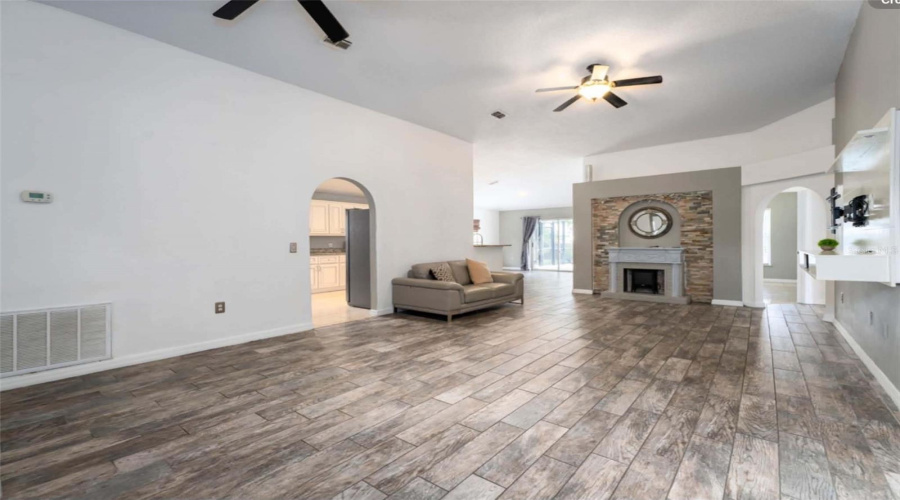 Davenport, Florida 33897, 4 Bedroom Bedrooms, ,2 Bathroombathrooms,Residential,For Sale,Cardiff,0,Mfro6448092