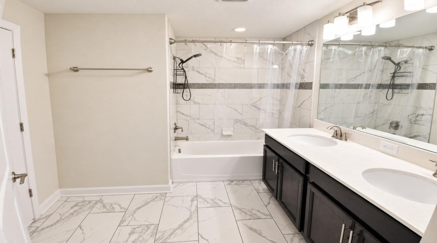 Davenport, Florida 33896, 4 Bedroom Bedrooms, ,3 Bathroombathrooms,Residential,For Sale,Stinger,0,Mfra4708369