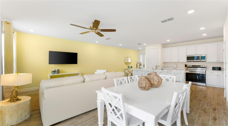 Kissimmee, Florida 34747, 2 Bedroom Bedrooms, ,2 Bathroombathrooms,Residential,For Sale,Castaway,0,Mfro6448100