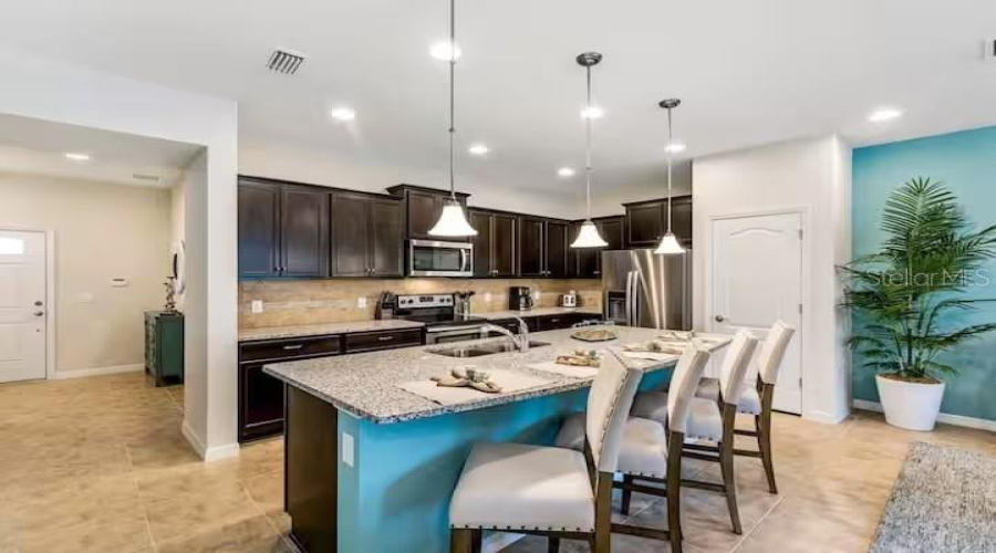 Kissimmee, Florida 34747, 5 Bedroom Bedrooms, ,4 Bathroombathrooms,Residential,For Sale,Geneve,0,Mfro6446813