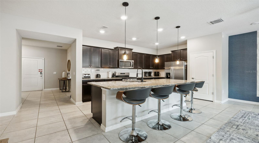 Davenport, Florida 33837, 5 Bedroom Bedrooms, ,4 Bathroombathrooms,Residential,For Sale,Oakmoss,0,Mfro6448281