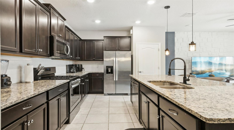 Davenport, Florida 33837, 5 Bedroom Bedrooms, ,4 Bathroombathrooms,Residential,For Sale,Oakmoss,0,Mfro6448281