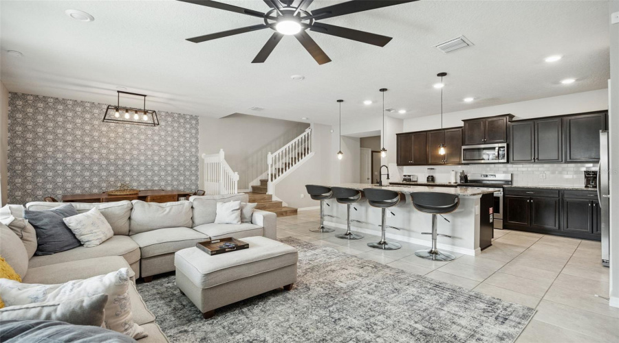 Davenport, Florida 33837, 5 Bedroom Bedrooms, ,4 Bathroombathrooms,Residential,For Sale,Oakmoss,0,Mfro6448281