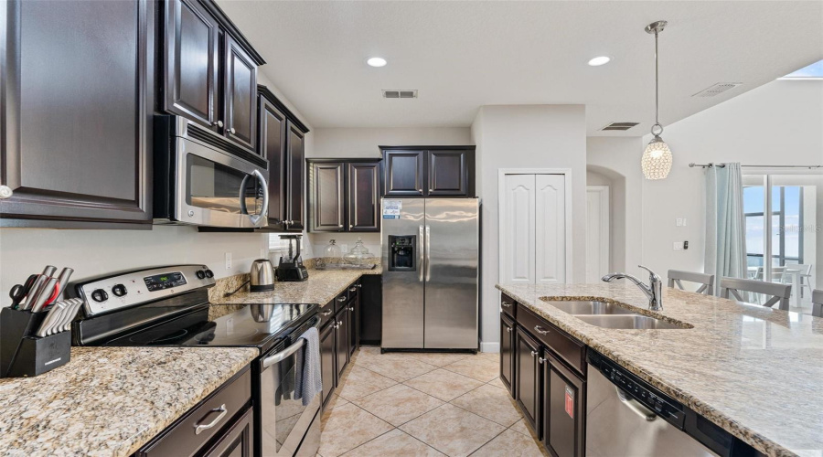 Kissimmee, Florida 34747, 5 Bedroom Bedrooms, ,5 Bathroombathrooms,Residential,For Sale,Buccaneer Palm,0,Mfro6446531