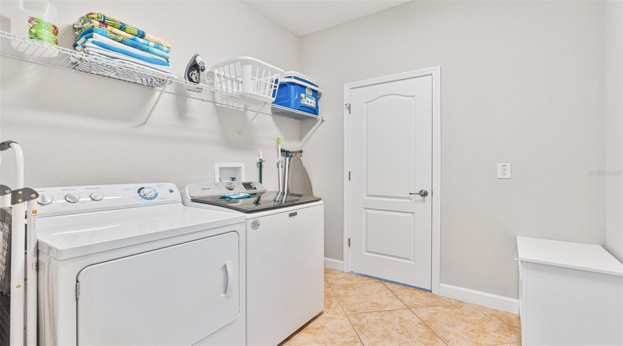 Kissimmee, Florida 34747, 5 Bedroom Bedrooms, ,5 Bathroombathrooms,Residential,For Sale,Buccaneer Palm,0,Mfro6446531