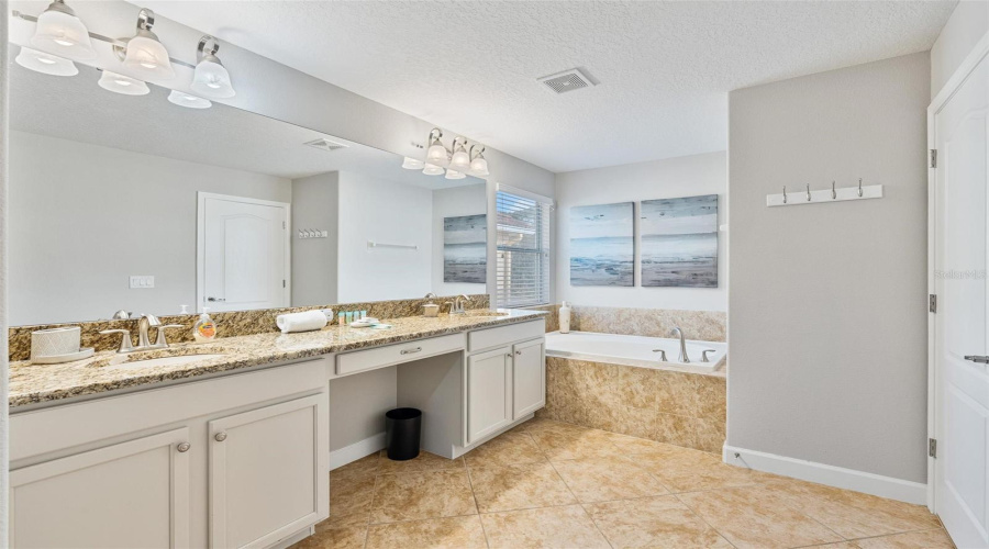 Kissimmee, Florida 34747, 5 Bedroom Bedrooms, ,5 Bathroombathrooms,Residential,For Sale,Buccaneer Palm,0,Mfro6446531