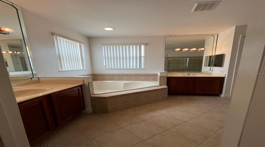Kissimmee, Florida 34746, 5 Bedroom Bedrooms, ,4 Bathroombathrooms,Residential,For Sale,Eagle Isles,0,Mfrs5158740