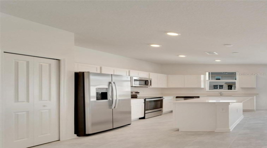 Davenport, Florida 33896, 4 Bedroom Bedrooms, ,3 Bathroombathrooms,Residential,For Sale,Nine Iron,0,Mfrs5159156