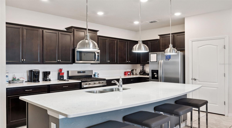 Davenport, Florida 33837, 5 Bedroom Bedrooms, ,4 Bathroombathrooms,Residential,For Sale,Oakmoss,0,Mfro6447952
