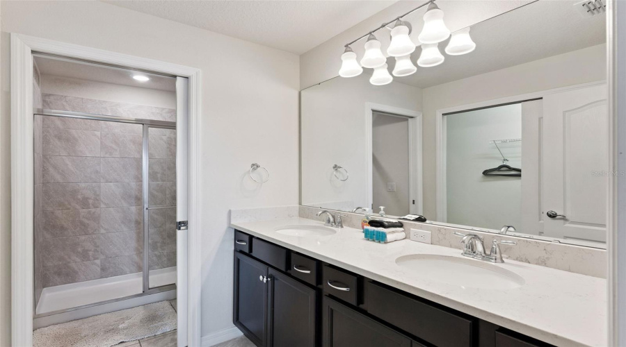 Davenport, Florida 33837, 5 Bedroom Bedrooms, ,4 Bathroombathrooms,Residential,For Sale,Oakmoss,0,Mfro6447952