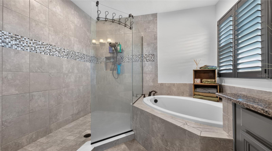 Kissimmee, Florida 34746, 4 Bedroom Bedrooms, ,3 Bathroombathrooms,Residential,For Sale,Carrick Bend,0,Mfrtb8542890