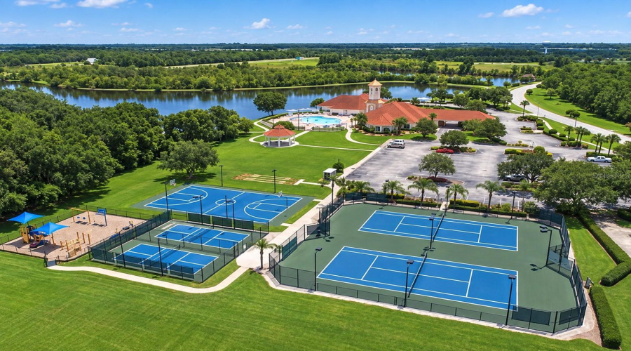 Kissimmee, Florida 34746, 4 Bedroom Bedrooms, ,3 Bathroombathrooms,Residential,For Sale,Carrick Bend,0,Mfrtb8542890
