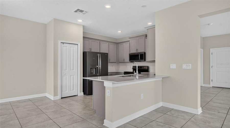 Kissimmee, Florida 34746, 4 Bedroom Bedrooms, ,3 Bathroombathrooms,Residential,For Sale,Title,0,Mfro6415126