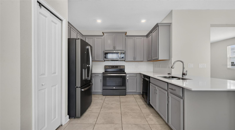 Kissimmee, Florida 34746, 4 Bedroom Bedrooms, ,3 Bathroombathrooms,Residential,For Sale,Title,0,Mfro6415126