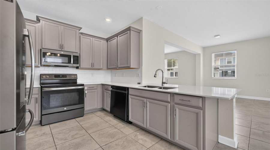 Kissimmee, Florida 34746, 4 Bedroom Bedrooms, ,3 Bathroombathrooms,Residential,For Sale,Title,0,Mfro6415126