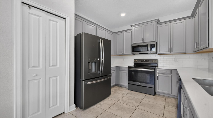 Kissimmee, Florida 34746, 4 Bedroom Bedrooms, ,3 Bathroombathrooms,Residential,For Sale,Title,0,Mfro6415126