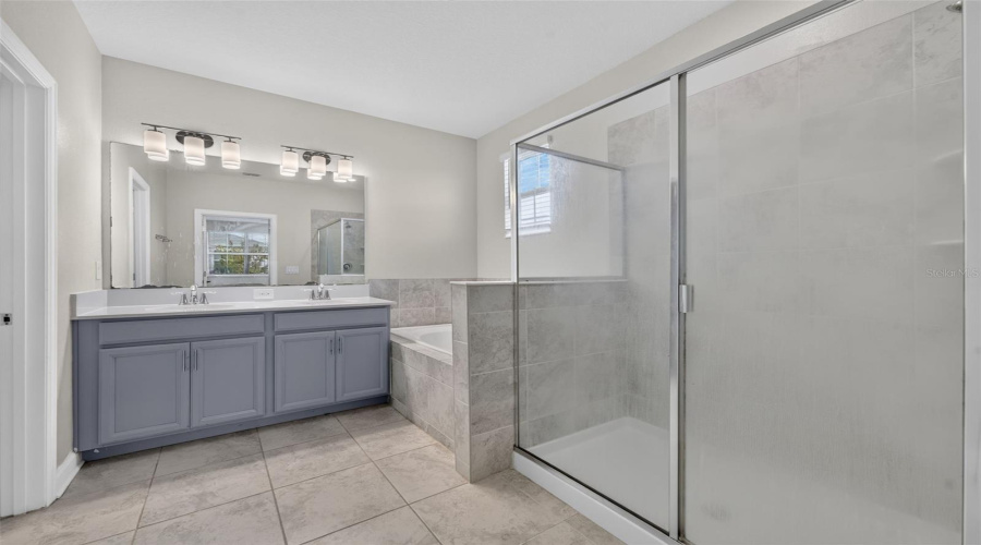 Kissimmee, Florida 34746, 4 Bedroom Bedrooms, ,3 Bathroombathrooms,Residential,For Sale,Title,0,Mfro6415126