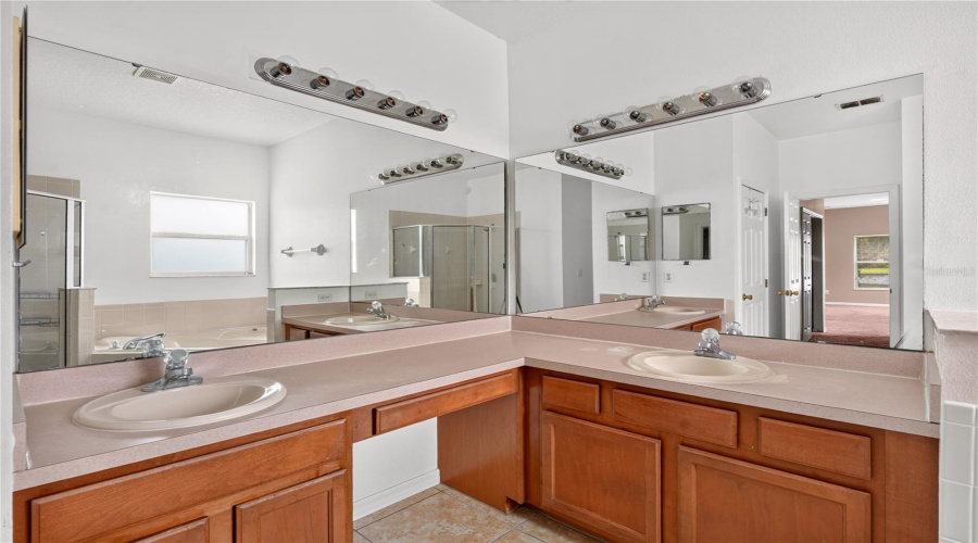 Kissimmee, Florida 34746, 4 Bedroom Bedrooms, ,2 Bathroombathrooms,Residential,For Sale,Sweetspire Cir,0,Mfro6448290