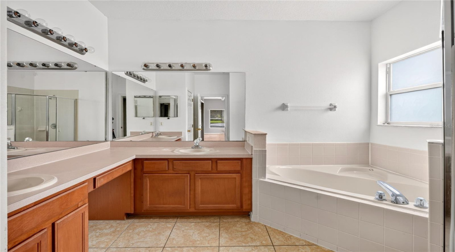 Kissimmee, Florida 34746, 4 Bedroom Bedrooms, ,2 Bathroombathrooms,Residential,For Sale,Sweetspire Cir,0,Mfro6448290
