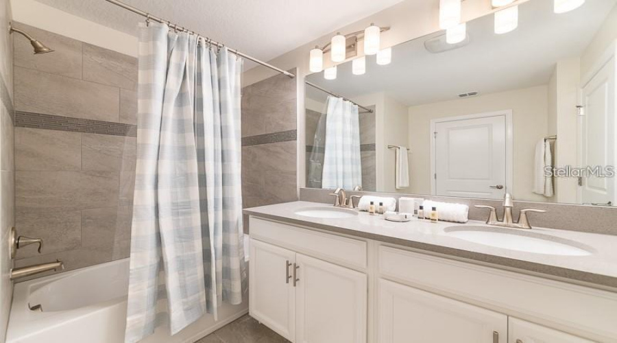 Kissimmee, Florida 34746, 4 Bedroom Bedrooms, ,3 Bathroombathrooms,Residential,For Sale,Windermere,0,Mfro6424235