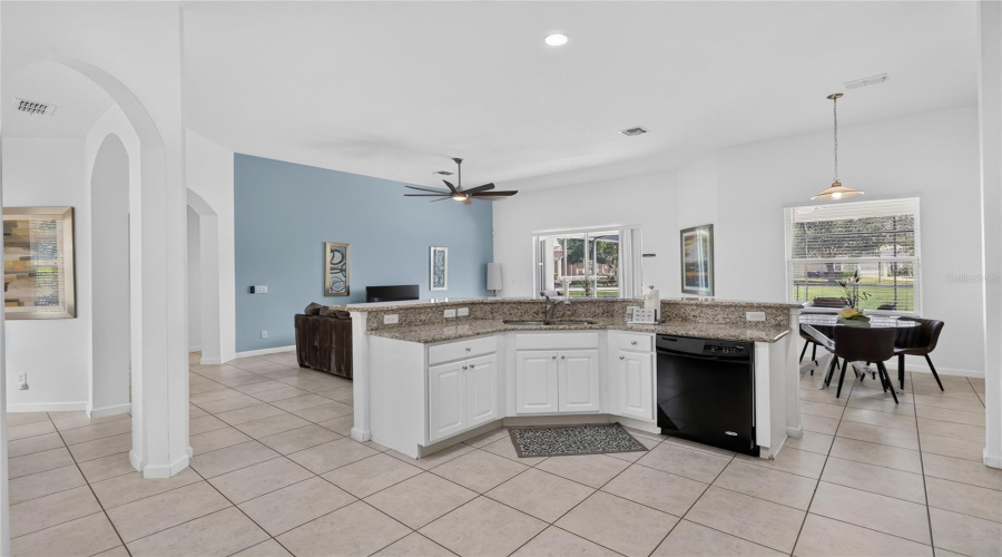 Large Breakfast Bar/Island