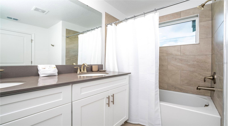 Kissimmee, Florida 34746, 4 Bedroom Bedrooms, ,3 Bathroombathrooms,Residential,For Sale,Scene,0,Mfro6424684