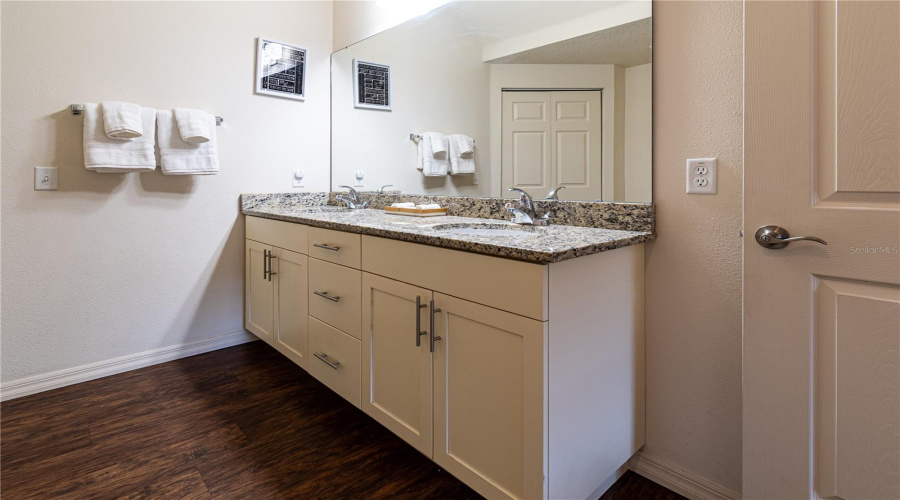 Kissimmee, Florida 34747, 3 Bedroom Bedrooms, ,2 Bathroombathrooms,Residential,For Sale,Shine,0,Mfro6447891