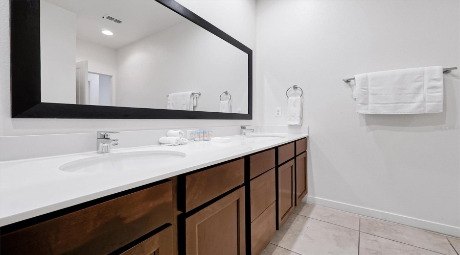 Kissimmee, Florida 34746, 2 Bedroom Bedrooms, ,2 Bathroombathrooms,Residential,For Sale,Roadster,0,Mfro6448098