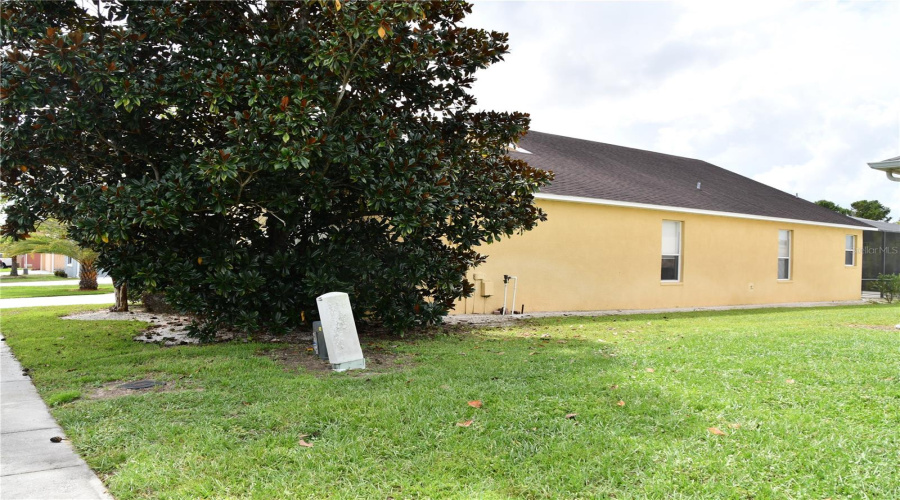 Davenport, Florida 33837, 4 Bedroom Bedrooms, ,3 Bathroombathrooms,Residential,For Sale,Wildflower,0,Mfrs5158588