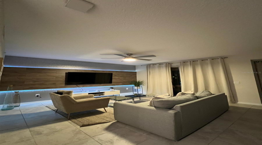 Kissimmee, Florida 34746, 2 Bedroom Bedrooms, ,2 Bathroombathrooms,Residential,For Sale,Paradox,0,Mfrs5119574