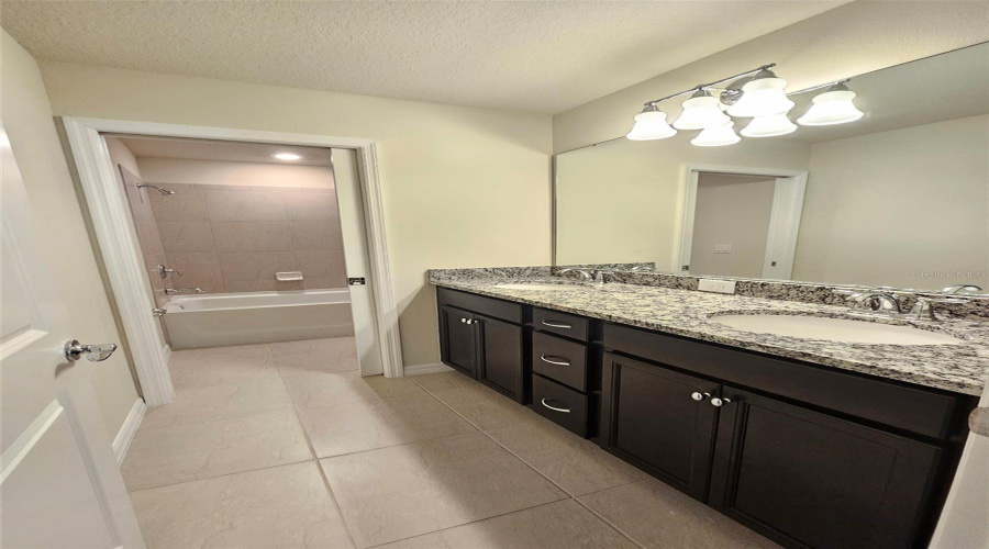 Davenport, Florida 33897, 6 Bedroom Bedrooms, ,4 Bathroombathrooms,Residential,For Sale,Lilac,0,Mfro6448589