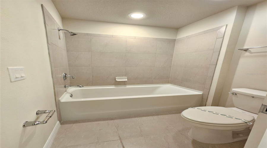 Davenport, Florida 33897, 6 Bedroom Bedrooms, ,4 Bathroombathrooms,Residential,For Sale,Lilac,0,Mfro6448589