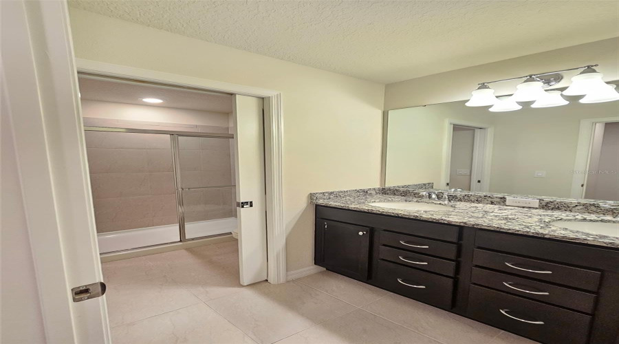 Davenport, Florida 33897, 6 Bedroom Bedrooms, ,4 Bathroombathrooms,Residential,For Sale,Lilac,0,Mfro6448589