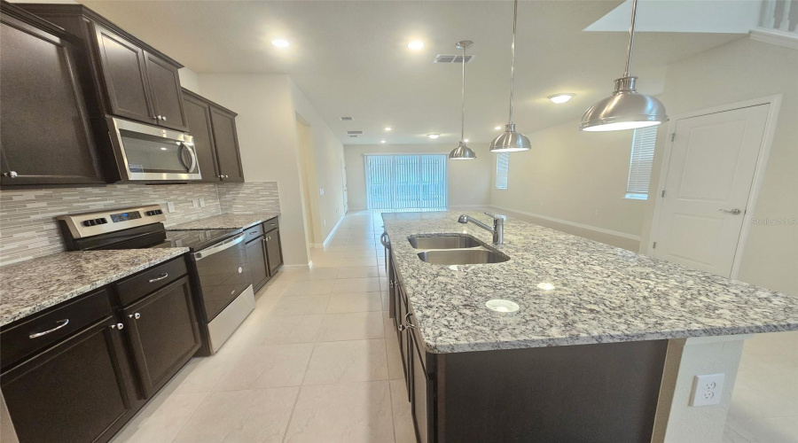 Davenport, Florida 33897, 6 Bedroom Bedrooms, ,4 Bathroombathrooms,Residential,For Sale,Lilac,0,Mfro6448589