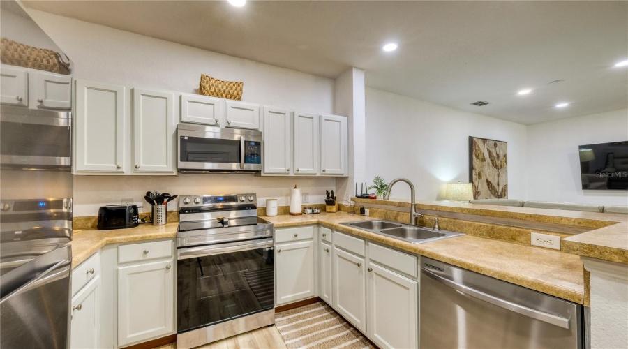 Kissimmee, Florida 34747, 3 Bedroom Bedrooms, ,2 Bathroombathrooms,Residential,For Sale,Feltrim Pl,0,Mfrs5159210