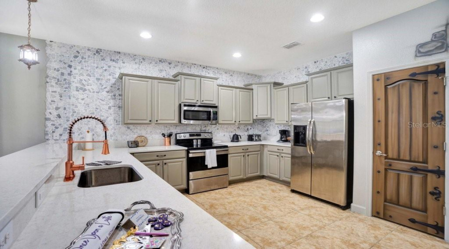 Davenport, Florida 33896, 8 Bedroom Bedrooms, ,5 Bathroombathrooms,Residential,For Sale,Thunderbird,0,Mfro6448695